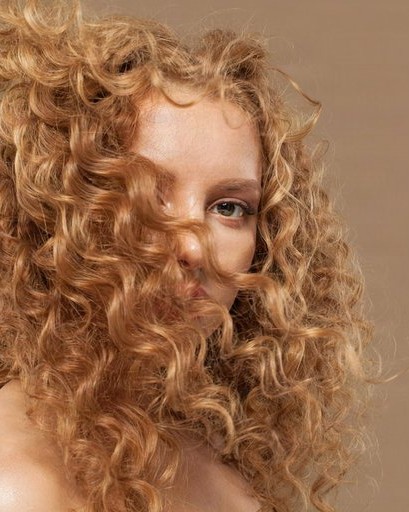 Boucles blond doré